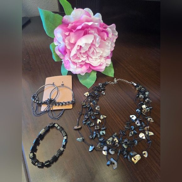 Jewelry - Black and Silver Jewelry Set